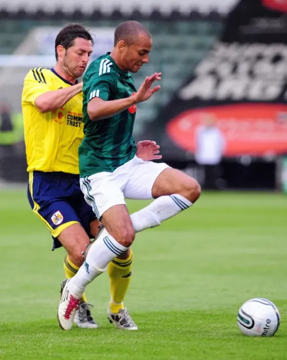 Framed Print : Bristol Citys Jamie McAllister battles for the ball Framed Print : Bristol Citys Jamie McAllister battles for the ball