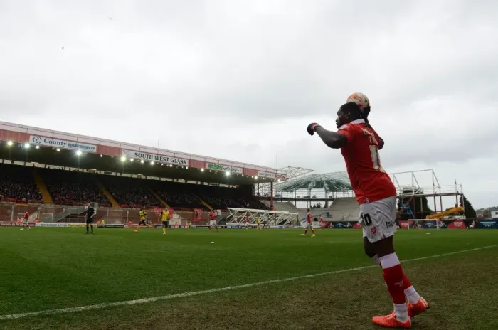 Framed Print : Bristol City's Jay Emmanuel-Thomas in Action Against Barnsley, March 2015 Framed Print : Bristol City's Jay Emmanuel-Thomas in Action Against Barnsley, March 2015