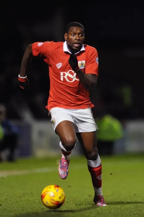 Framed Print : Bristol City's Jay Emmanuel-Thomas in Action during Johnstone's Paint Trophy Match at Gillingham's Priestfield Stadium (06.01.2015)