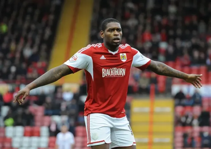 Framed Print : Bristol City's Jay Emmanuel-Thomas in Action Against MK Dons, Sky Bet League One, Ashton Gate