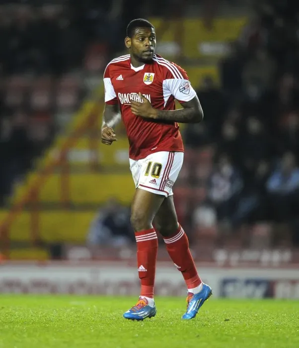 Framed Print : Bristol City's Jay Emmanuel-Thomas in Action Against Swindon Town, Sky Bet League One, Ashton Gate