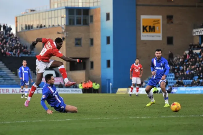 Framed Print : Bristol City's Jay Emmanuel-Thomas Aiming for the Winning Goal against Gillingham