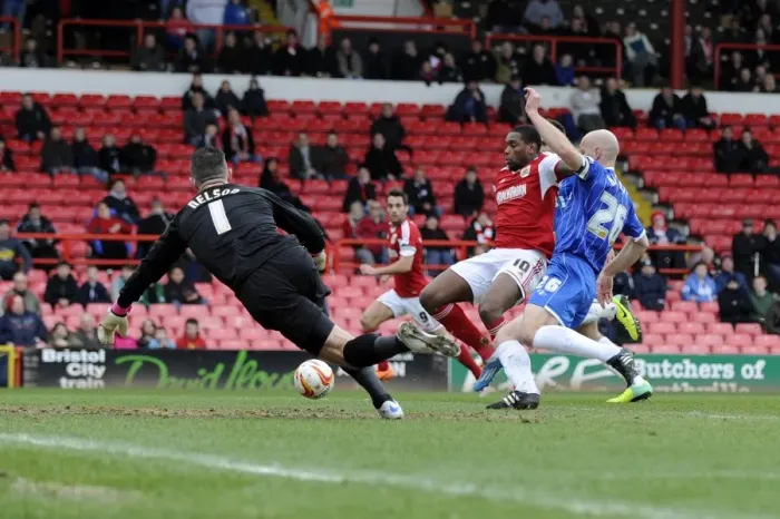 Framed Print : Bristol City's Jay Emmanuel-Thomas Goes for Glory Against Gillingham, 01-03-2014 Framed Print : Bristol City's Jay Emmanuel-Thomas Goes for Glory Against Gillingham, 01-03-2014