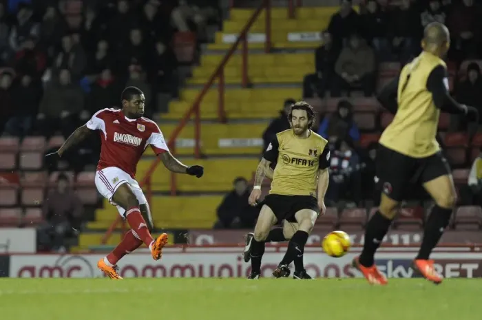 Framed Print : Bristol City's Jay Emmanuel-Thomas Goes for Glory Against Leyton Orient in Sky Bet League One Framed Print : Bristol City's Jay Emmanuel-Thomas Goes for Glory Against Leyton Orient in Sky Bet League One