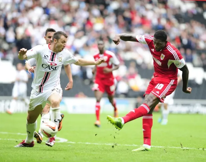 Framed Print : Bristol City's Jay Emmanuel-Thomas Goes for Glory Against Milton Keynes Dons, Sky Bet League One, 2013 Framed Print : Bristol City's Jay Emmanuel-Thomas Goes for Glory Against Milton Keynes Dons, Sky Bet League One, 2013