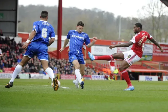 Framed Print : Bristol City's Jay Emmanuel-Thomas Goes for the Winning Goal vs. Gillingham (01-03-2014) Framed Print : Bristol City's Jay Emmanuel-Thomas Goes for the Winning Goal vs. Gillingham (01-03-2014)
