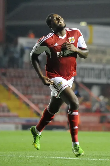 Framed Print : Bristol City's Jay Emmanuel-Thomas Scores Dramatic Goal Against Crystal Palace in Capital One Cup