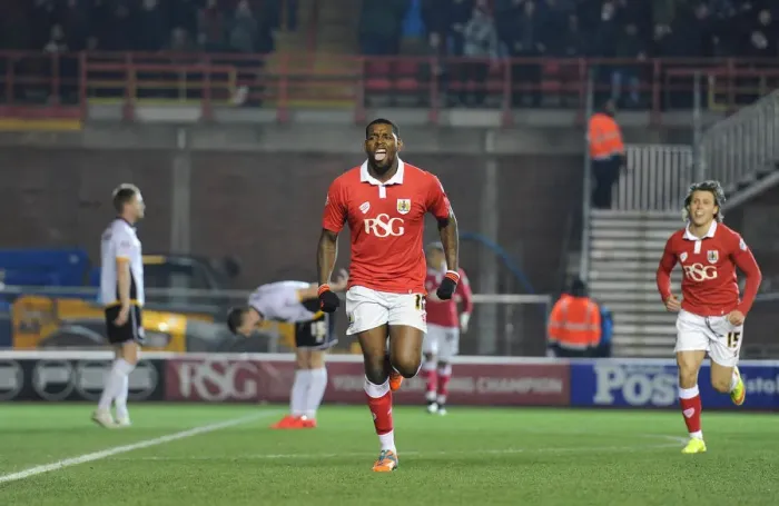 Framed Print : Bristol City's Jay Emmanuel-Thomas Scores Dramatic Goal Against Port Vale in Sky Bet League One
