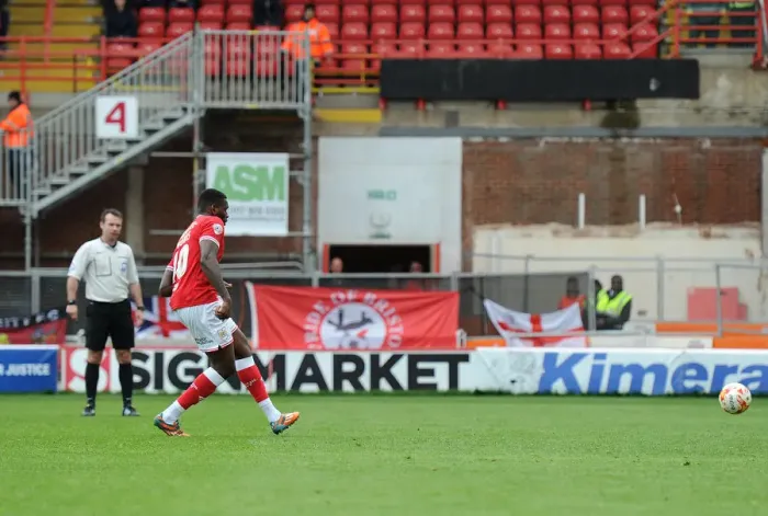 Framed Print : Bristol City's Jay Emmanuel-Thomas Scores Penalty Against Walsall in Sky Bet League One (03 / 05 / 2015)