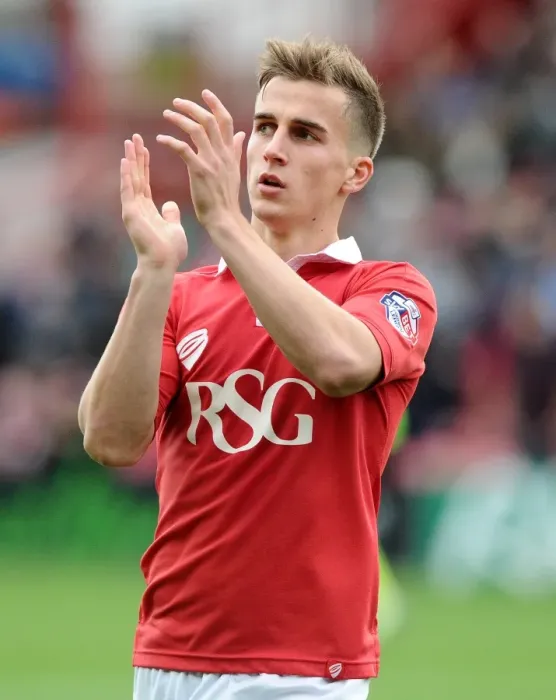Framed Print : Bristol City's Joe Bryan in Action at Ashton Gate, November 2014 Framed Print : Bristol City's Joe Bryan in Action at Ashton Gate, November 2014