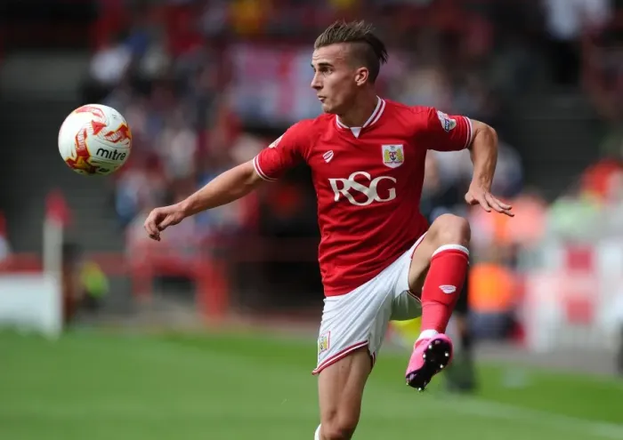 Framed Print : Bristol City's Joe Bryan in Action against Burnley, Sky Bet Championship (August 2015) Framed Print : Bristol City's Joe Bryan in Action against Burnley, Sky Bet Championship (August 2015)