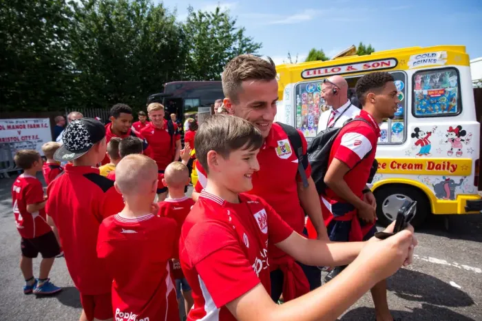 Framed Print : Bristol City's Joe Bryan Arrives at The Creek for Pre-season Friendly Against Bristol Manor Farm (09 / 07 / 2017)
