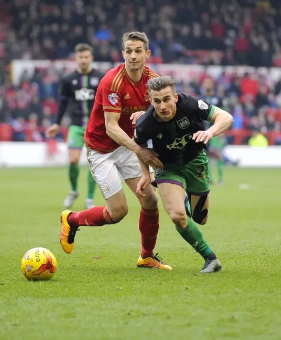 Framed Print : Bristol City's Joe Bryan Dribbles Past Nottingham Forest's Chris Cohen