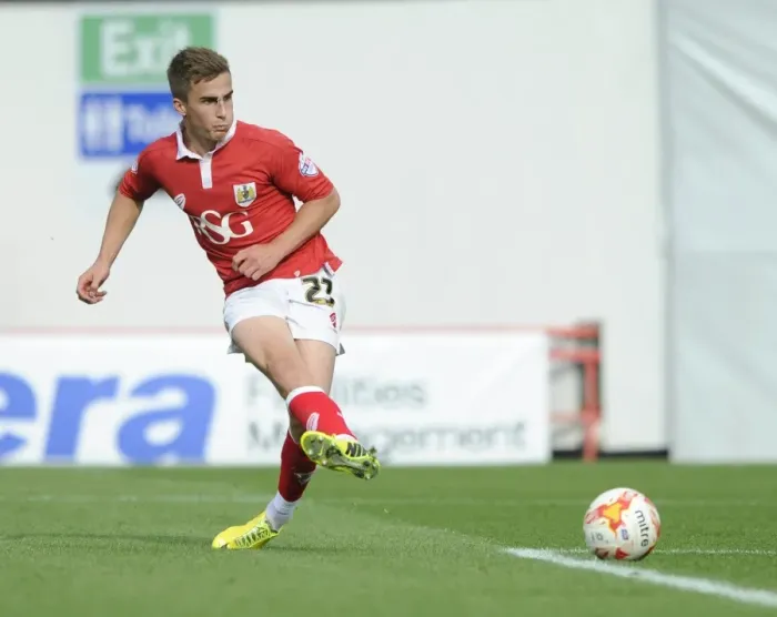Framed Print : Bristol City's Joe Bryan Goes for Glory Against Doncaster Rovers Framed Print : Bristol City's Joe Bryan Goes for Glory Against Doncaster Rovers