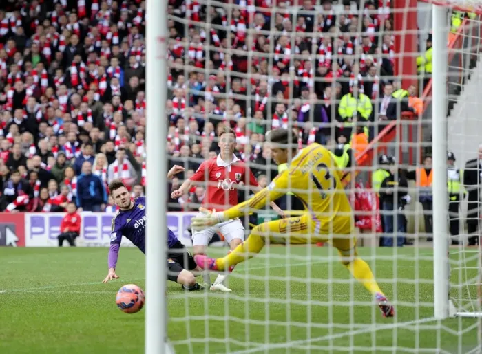 Framed Print : Bristol City's Joe Bryan Narrowly Misses Goal vs. West Ham United - FA Cup Fourth Round, Ashton Gate