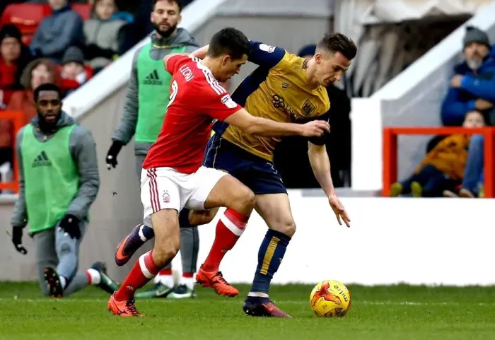 Framed Print : Bristol City's Joe Bryan Outmaneuvers Nottingham Forest's Eric Lichaj in Sky Bet Championship Clash Framed Print : Bristol City's Joe Bryan Outmaneuvers Nottingham Forest's Eric Lichaj in Sky Bet Championship Clash