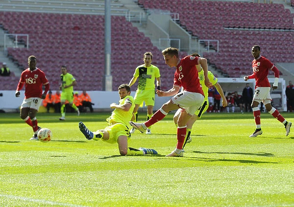 Bristol City's Joe Bryan Scores the Winning Goal Against Huddersfield Town (30.04.2016)