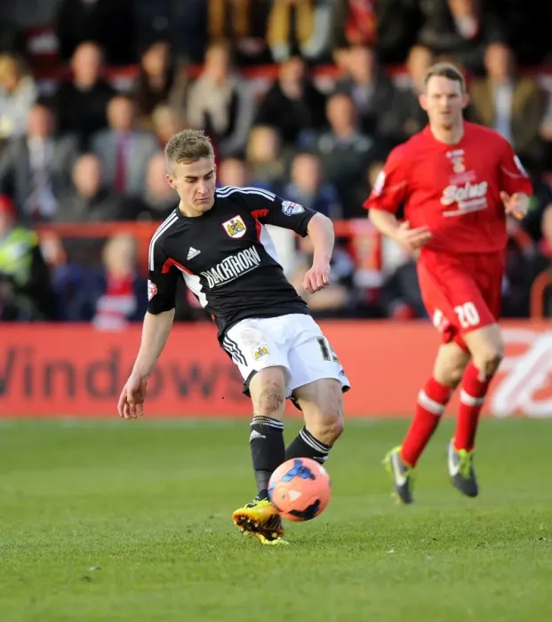 Framed Print : Bristol City's Joe Bryan Shoots in FA Cup Second Round Match Against Tamworth Framed Print : Bristol City's Joe Bryan Shoots in FA Cup Second Round Match Against Tamworth