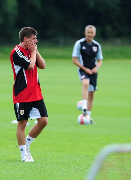 Framed Print : Bristol City's Joe Edwards: A Focused Figure in Pre-season Training