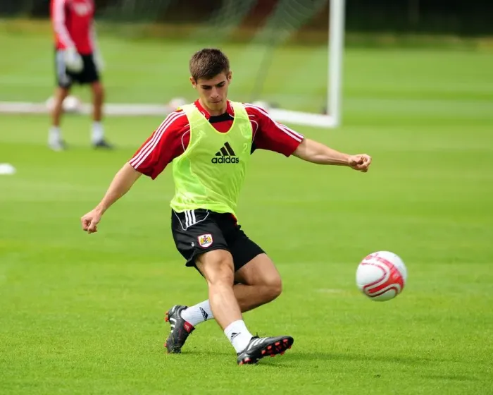 Framed Print : Bristol City's Joe Edwards: Focused during Pre-Season Training Framed Print : Bristol City's Joe Edwards: Focused during Pre-Season Training