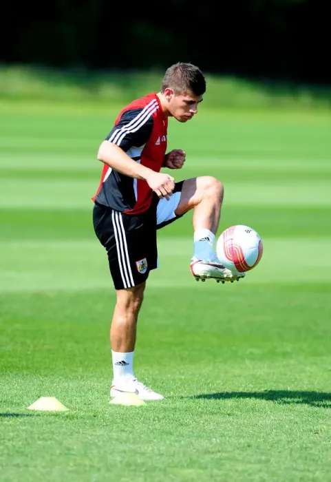 Framed Print : Bristol City's Joe Edwards: Focused during Pre-season Training Framed Print : Bristol City's Joe Edwards: Focused during Pre-season Training