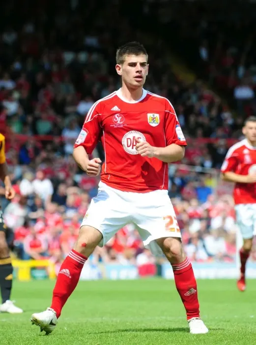 Framed Print : Bristol City's Joe Edwards Makes Championship Debut Against Hull City - 07 / 05 / 2011 Framed Print : Bristol City's Joe Edwards Makes Championship Debut Against Hull City - 07 / 05 / 2011