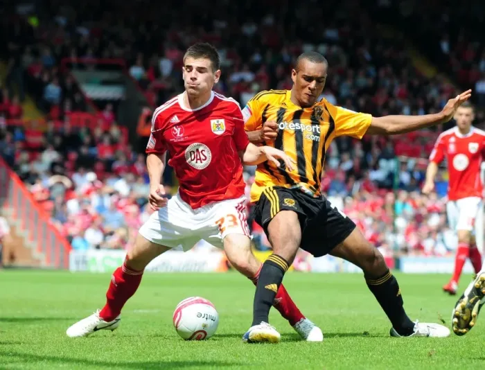Framed Print : Bristol City's Joe Edwards Makes Full Debut: A Battle for the Ball vs. Hull City (07 / 05 / 2011, Championship) Framed Print : Bristol City's Joe Edwards Makes Full Debut: A Battle for the Ball vs. Hull City (07 / 05 / 2011, Championship)