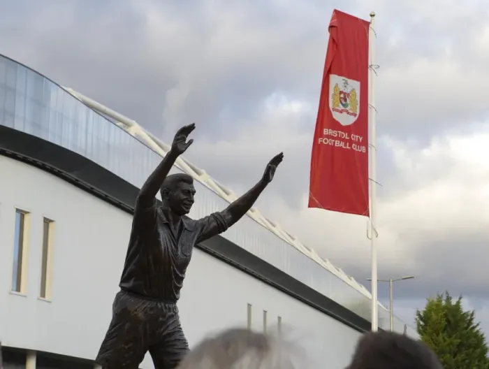 Framed Print : Bristol City's John Atyeo Statue Unveiled: Bristol City vs Brighton and Hove Albion, 05-11-2016