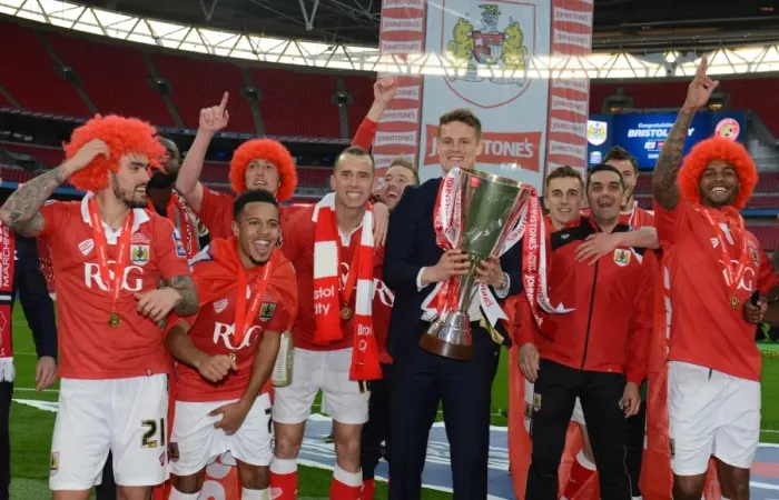 Framed Print : Bristol City's Johnstone Paint Trophy Triumph: Celebrating Victory at Wembley