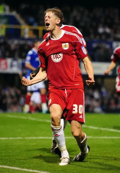 Framed Print : Bristol City's Jon Stead: Euphoric Goal Celebration Secures Championship Victory over Portsmouth (September 2010) Framed Print : Bristol City's Jon Stead: Euphoric Goal Celebration Secures Championship Victory over Portsmouth (September 2010)