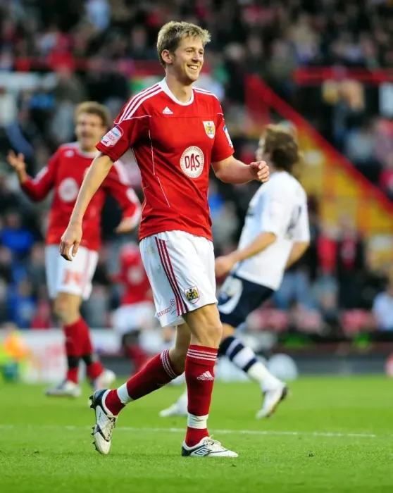 Framed Print : Bristol City's Jon Stead in Action against Preston North End - Championship Clash at Ashton Gate Stadium (06 / 11 / 2010) Framed Print : Bristol City's Jon Stead in Action against Preston North End - Championship Clash at Ashton Gate Stadium (06 / 11 / 2010)