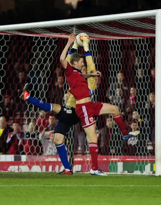 Framed Print : Bristol City's Jon Stead Fouls Brighton's Kuszczak (Npower Championship) Framed Print : Bristol City's Jon Stead Fouls Brighton's Kuszczak (Npower Championship)