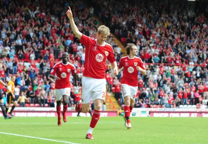 Framed Print : Bristol City's Jon Stead Scores Opener in Championship Clash vs. Hull City (07-05-2011)