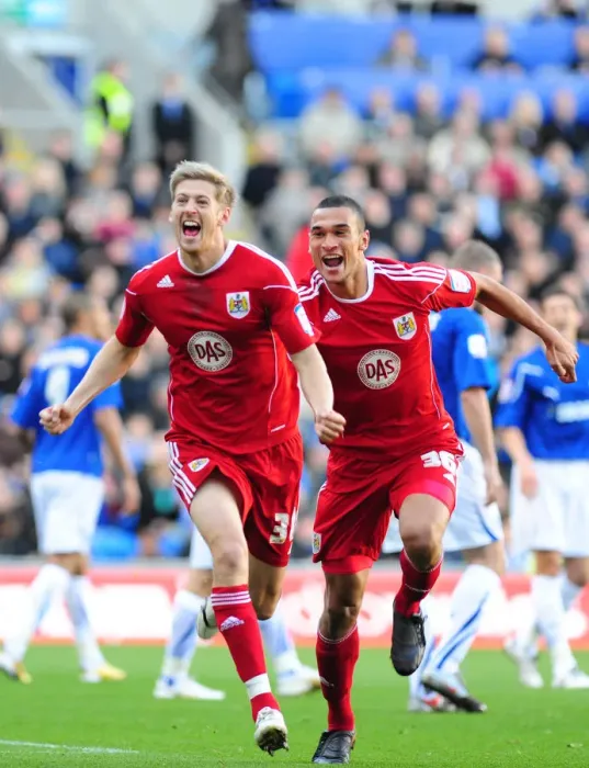 Framed Print : Bristol City's Jon Stead Scores the Second Goal: Cardiff City vs. Bristol City, Npower Championship, 16 / 10 / 2010 Framed Print : Bristol City's Jon Stead Scores the Second Goal: Cardiff City vs. Bristol City, Npower Championship, 16 / 10 / 2010