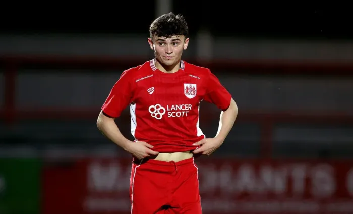 Framed Print : Bristol City's Jonny Smith in Action against Cheltenham Town, 2016