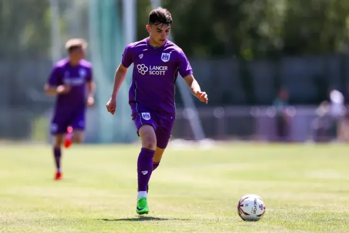Framed Print : Bristol City's Jonny Smith in Action during Pre-season Friendly against Guernsey FC, 2017 Framed Print : Bristol City's Jonny Smith in Action during Pre-season Friendly against Guernsey FC, 2017