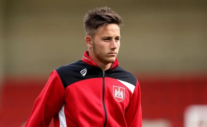 Framed Print : Bristol City's Josh Brownhill in Action against Cheltenham Town, 2016 Framed Print : Bristol City's Josh Brownhill in Action against Cheltenham Town, 2016