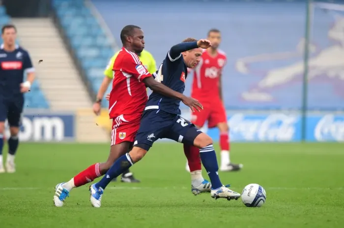 Framed Print : Bristol City's Kalifa Cisse vs. Millwall's Brian Howard - Championship Clash at Selhurst Park, 2011 Framed Print : Bristol City's Kalifa Cisse vs. Millwall's Brian Howard - Championship Clash at Selhurst Park, 2011