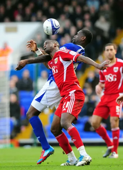 Framed Print : Bristol City's Kalifa Cisse vs. Jay Emmanuel-Thomas: A Battle for Supremacy at Portman Road, Ipswich (Ipswich Town vs. Bristol City, Football Match)