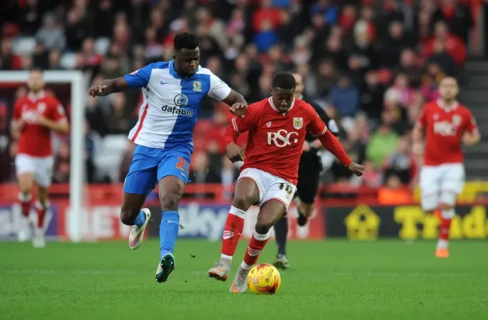 Framed Print : Bristol City's Kieran Agard Battles Past Hope Akpan for Ball Control Framed Print : Bristol City's Kieran Agard Battles Past Hope Akpan for Ball Control