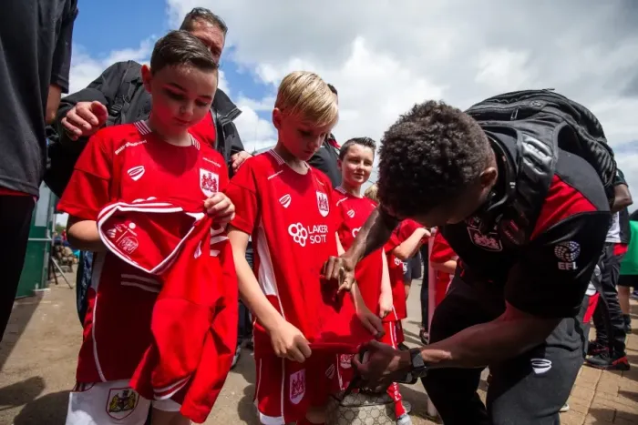 Framed Print : Bristol City's Kieran Agard Greets Fans at Hengrove Athletic Pre-Season Match Framed Print : Bristol City's Kieran Agard Greets Fans at Hengrove Athletic Pre-Season Match