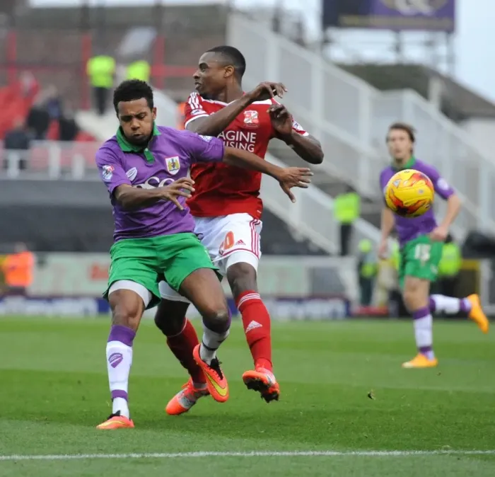 Framed Print : Bristol City's Korey Smith Closes In on Swindon Town's Jonathan Obika in Sky Bet League One Clash