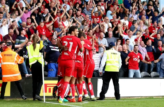 Framed Print : Bristol City's Late Winning Goal by Tammy Abraham vs Burton Albion, Sky Bet Championship (13 / 08 / 2016)