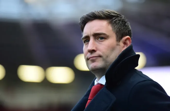 Framed Print : Bristol City's Lee Johnson Leads the Way Against Fleetwood Town in FA Cup Third Round