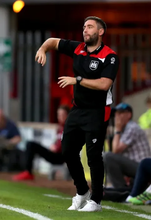 Framed Print : Bristol City's Lee Johnson Urges On His Team at Scunthorpe United, EFL Cup 2016 Framed Print : Bristol City's Lee Johnson Urges On His Team at Scunthorpe United, EFL Cup 2016