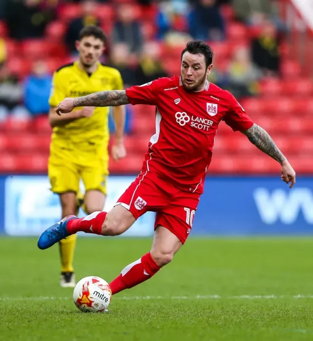 Framed Print : Bristol City's Lee Tomlin in Action Against Burton Albion, Sky Bet EFL Championship (March 4, 2017), Ashton Gate