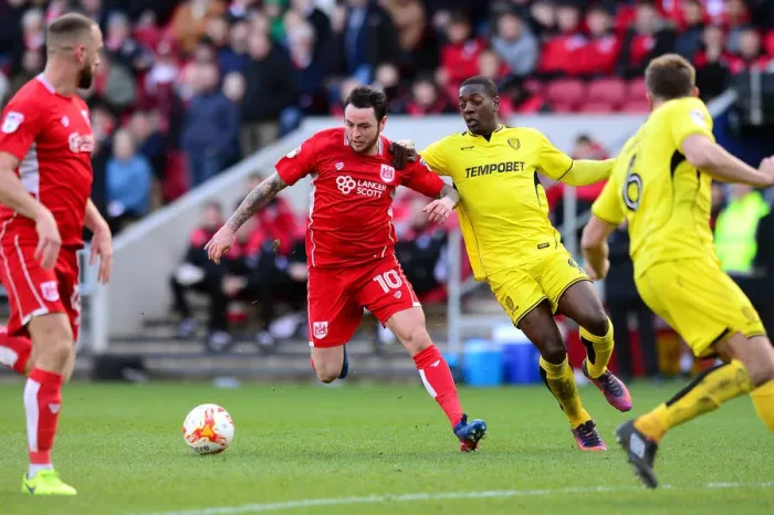 Framed Print : Bristol City's Lee Tomlin in Action against Burton Albion at Ashton Gate, Sky Bet Championship, March 4, 2017