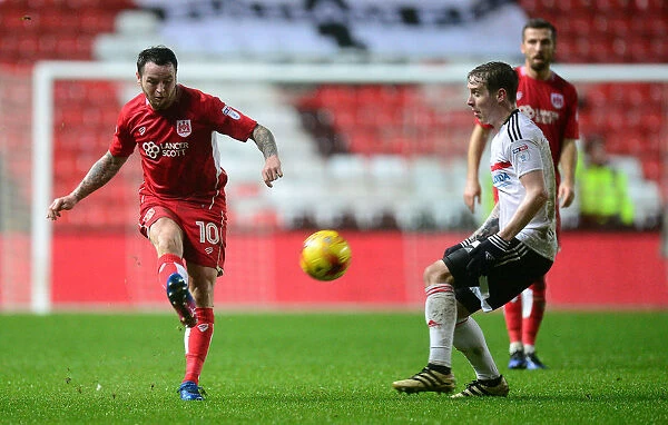 Bristol City's Lee Tomlin in Action Against Fulham, Sky Bet Championship 2017