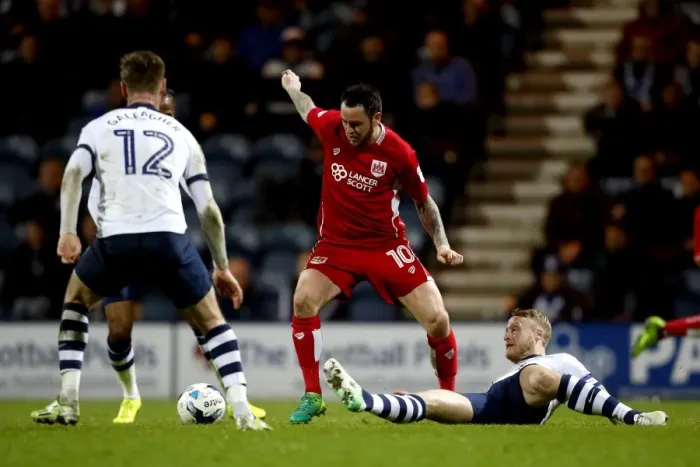 Framed Print : Bristol City's Lee Tomlin in Action Against Preston North End - Sky Bet Championship Clash, April 2017 Framed Print : Bristol City's Lee Tomlin in Action Against Preston North End - Sky Bet Championship Clash, April 2017