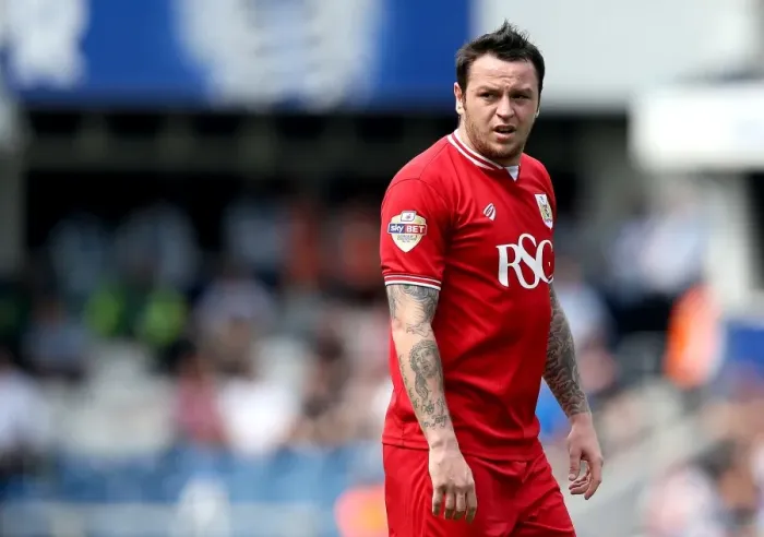 Framed Print : Bristol City's Lee Tomlin in Action Against Queens Park Rangers, May 2016